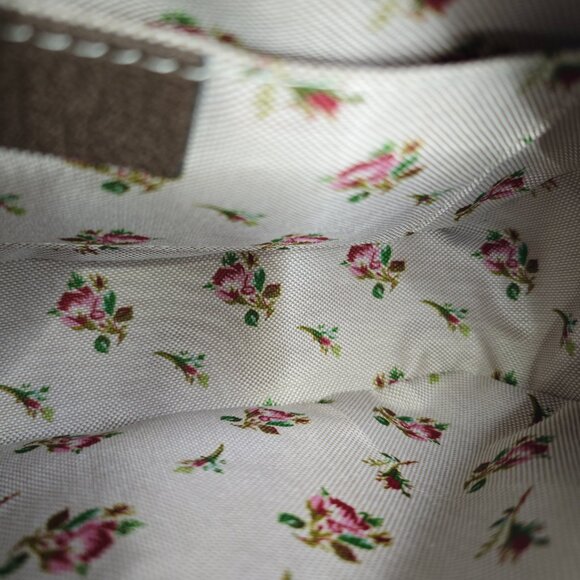 Compact Luxury Round Handbag - Picture 7 of 7